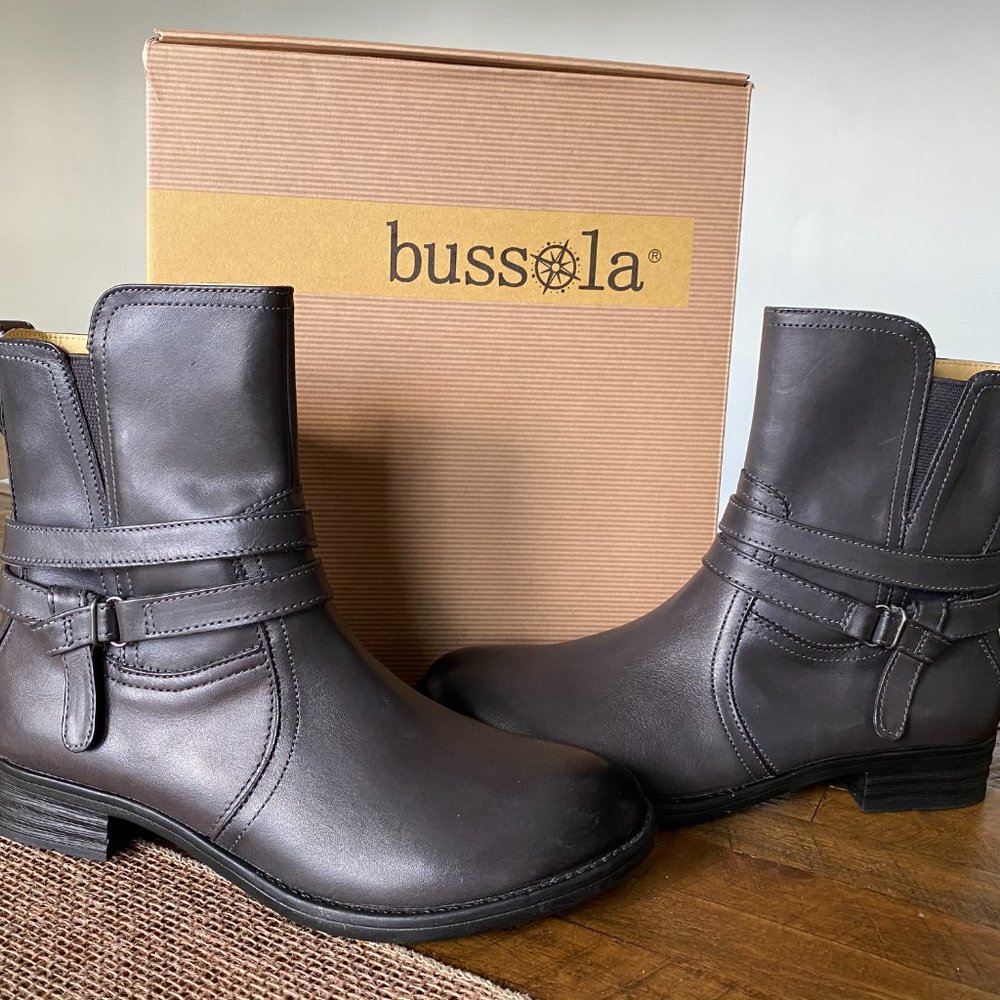 Bussola Short Boot in Grey